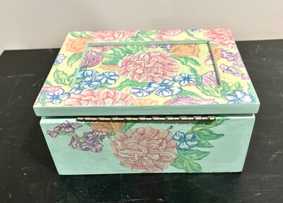 Light Green Floral Painted Vintage Jewelry Box - image6